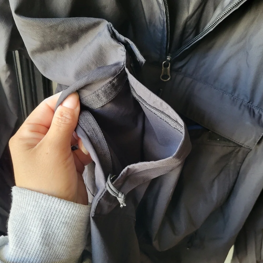 The North Face Hooded Windbreaker/Anorak Men's Jacket S/P kangaroo Pocket Black